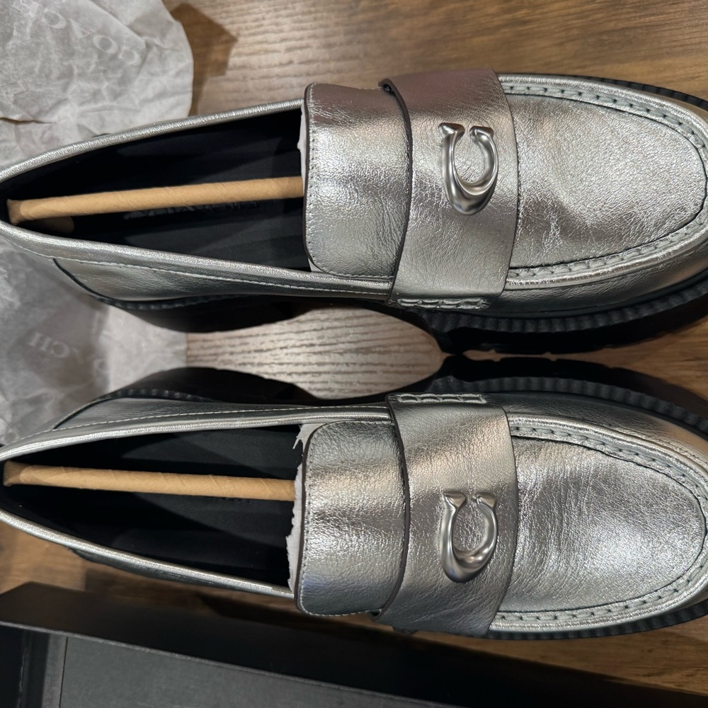 Coach Leah Silver Loafers - Size 8 Womens - Picture 2 of 7
